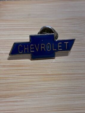 Vintage CHEVROLET Logo Lapel Pin 💙